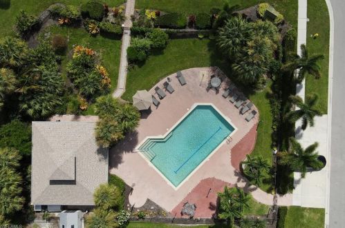 1184 Imperial Dr, Naples FL  34110-8127 exterior