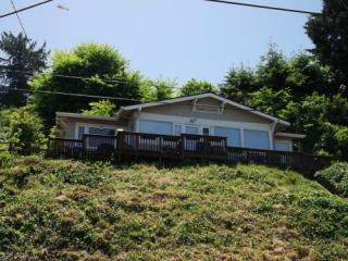 33 Bond St, Tongue Point, OR 97103-6007