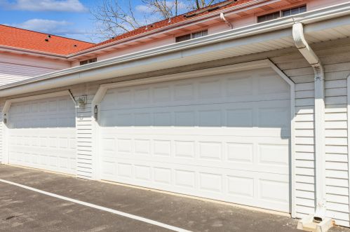 6030 Crosswinds Dr, Cudahy WI  53110-3417 exterior