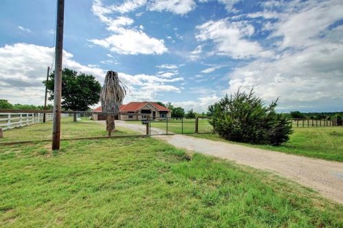 7313 Gilbert Rd, Webberville, TX 78653-4914