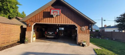 1815 Maple St, Manitowoc WI  54220-2636 exterior