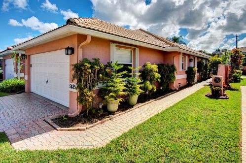 5485 Grande Palm Cir, Delray Beach, FL 33484-1367