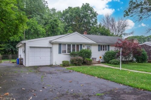 23 Overlook Ave, West Paterson, NJ 07424-1967