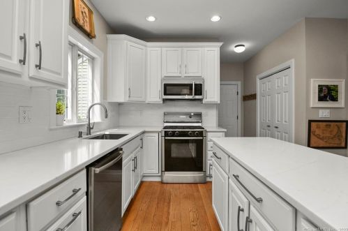4 Alfredson Ln, Sherman, CT 06784-1409