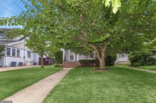 343 Whittier Ave, Green Brook, NJ 08812-1506