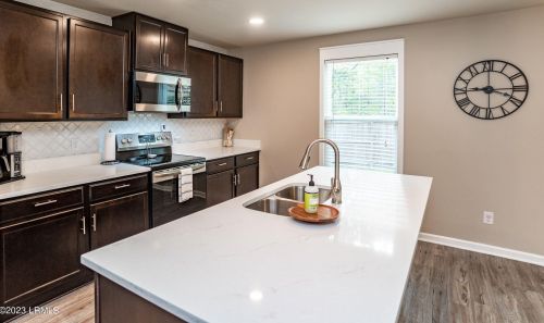 60 Holly Hall Rd, Beaufort SC  29907-2508 exterior