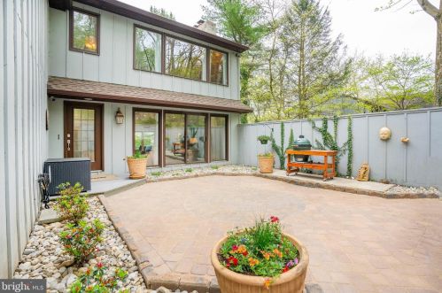 22 Brandywine Falls Rd, Wilmington, DE 19806-1002