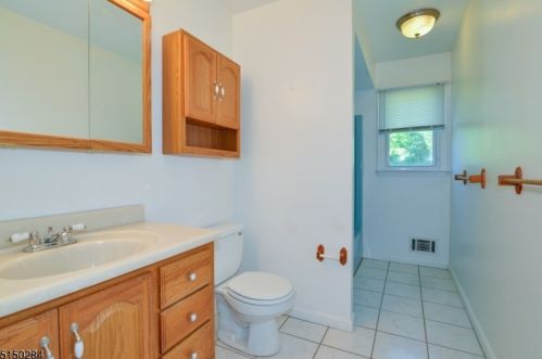 6 Sandra Rd, East Amwell Township NJ  08551-1009 exterior