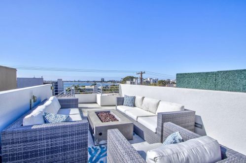 3920 Haines St, San Diego, CA 92109-5849