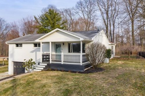 147 Oak Ln, Canonsburg, PA 15317-2472