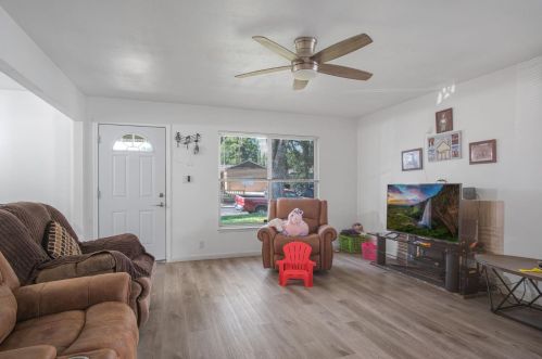 1610 Nian Way, Modesto CA  95351-3006 exterior