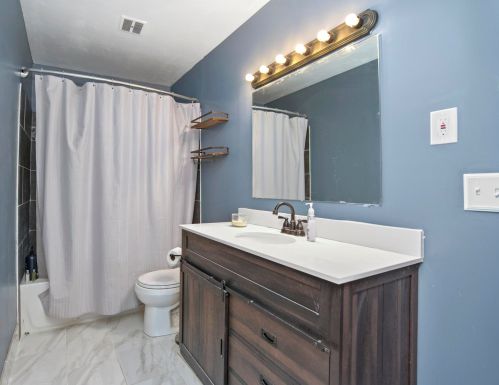 8461 Vlg Dr, Florence KY  41042-8845 exterior