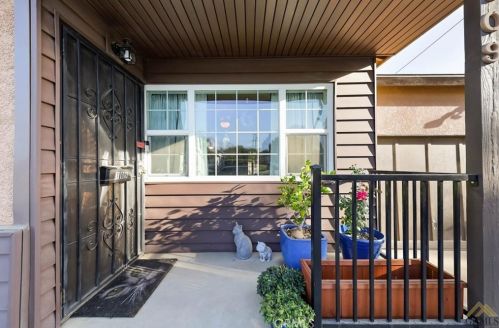 109 La Mesa Dr, Bakersfield, CA 93305-2921