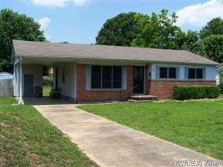 555 Weaver St, Lexington, TN 38351-1639