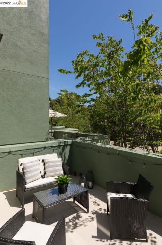 115 Glashaus Loop, Oakland CA 94608-1298 exterior