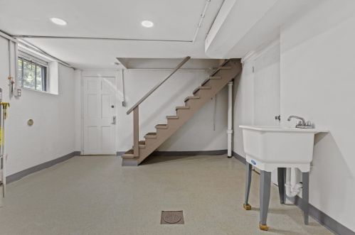 410 Maytide St, Pittsburgh PA  15227-1848 exterior