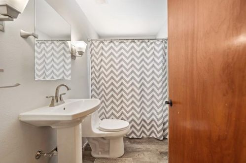 48 Millersdale Rd, Jeannette PA  15644-3144 exterior