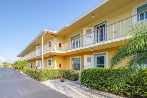401 Charlemagne Blvd, Naples FL  34112-7069 exterior