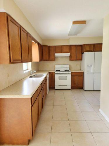 1701 Sunrise Blvd, Fort Pierce FL  34950-8128 exterior