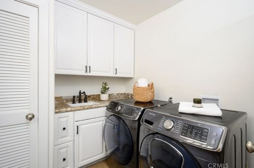 513 Dianthus St, Manhattan Beach CA  90266-6720 exterior