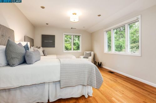 7 Calvin Ct, Orinda CA  exterior