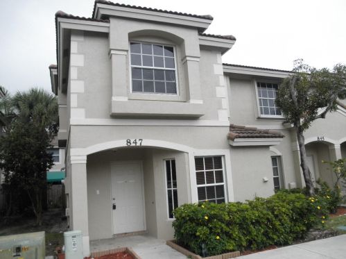 847 Summit Lake Dr, West Palm Beach, FL 33406-9110