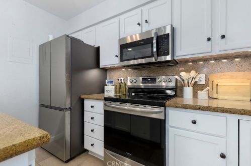 28144 Robin Ave, Santa Clarita CA  91350-2051 exterior