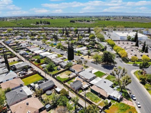 2720 Sparks Way, Modesto CA  95350-1744 exterior