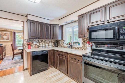 10 Lee Dr, Lyme CT  06371-2111 exterior