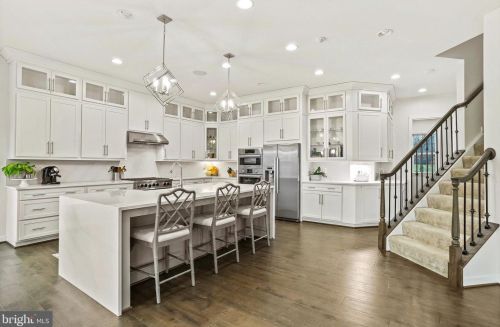 10244 Forest Lake Dr, Great Falls VA  22066-3609 exterior