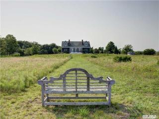 5305 Narrow River Rd, Orient Point, NY 11957-1427