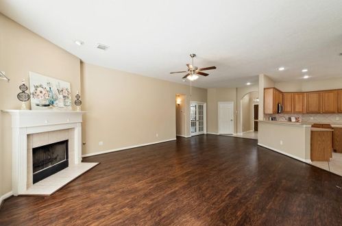 1123 Eastbourne Ln, Pearland, TX 77584-8151