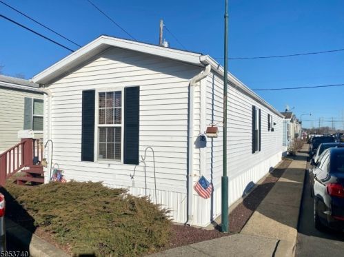 18 Matt St, Avenel, NJ 07001-1905