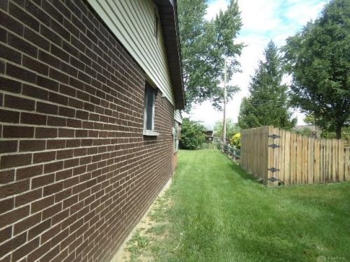 1034 Heathwood Dr, Englewood OH  45322-2429 exterior