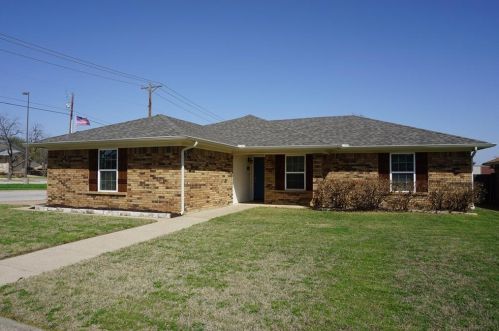 6401 Whitehurst Dr, Fort Worth, TX 76148-1432