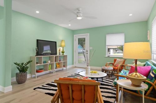 5210 20th Ave, Saint Petersburg FL  33707-4908 exterior