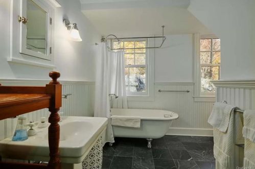 18 Patterson Brook Rd, Tuxedo Park NY  10987-4121 exterior