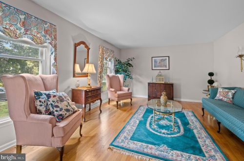 13 Longspur Dr, Wilmington, DE 19808-1972