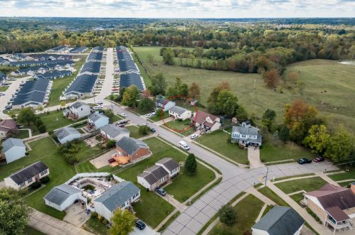 42 Meadow Wood Dr, Florence KY  41042-9323 exterior