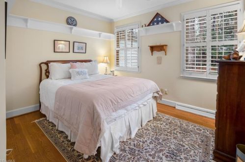 606 Elmwood Dr, Greensboro NC  27408-5005 exterior