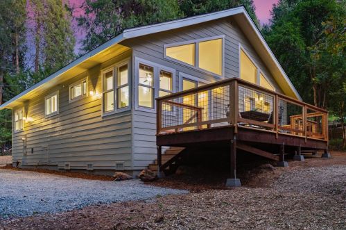 13948 Meadow View Dr, Grass Valley, CA 95945-9073