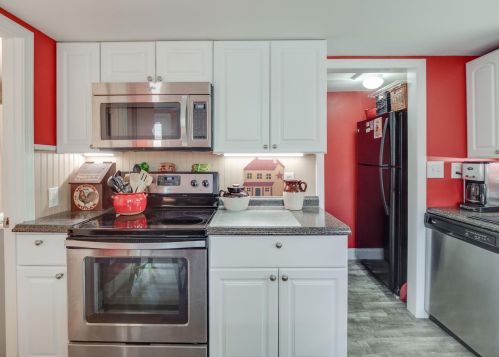 204 Dunstable Rd, Nashua NH  03062-2340 exterior