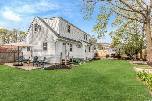 203 Academy St, Bay Port NY  11705-1827 exterior