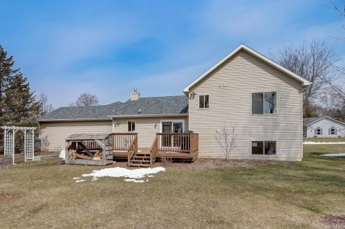 1100 Lee St, Lake Mills WI  53551-1938 exterior