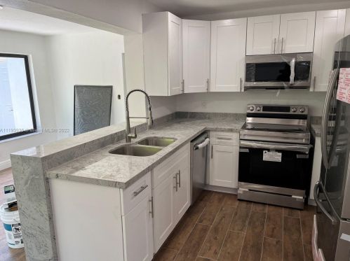 7020 27th Ct, Hollywood FL  33023-3706 exterior