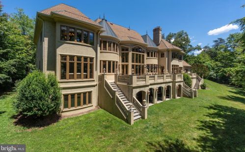 608 Kentland Dr, Great Falls VA  22066-1030 exterior