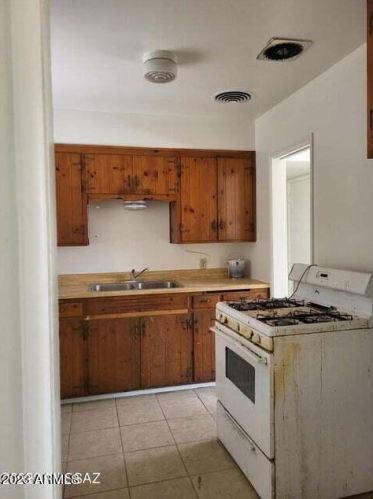 320 Campbell Ave, Tucson AZ 85718-1304 exterior