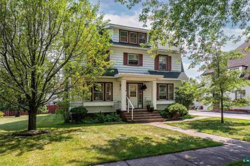 2712 5th St, Duluth, MN 55812-1537