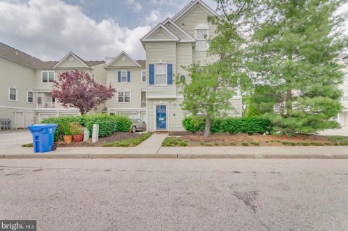 5806 Riverfront Dr, Palmyra, NJ 08065-2146