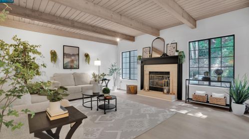 2101 Henry Ave, Pinole CA  94564-1771 exterior